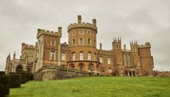 الشرطة البريطانية تعتقل شاب حاول التجول في حديقة قلعة «وندسور»