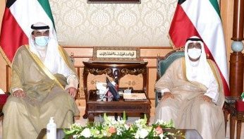 الشيخ صباح خالد يؤدي اليمين الدستورية كرئيس للحكومة الكويتية