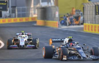 البريطاني هاميلتون يحصل على صدارة ترتيب أولى حصص تجارب جائزة (جدة) في (فورمولا 1)