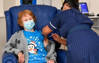 عاجل.. بريطانيا تعلن تسجيل أول وفيات بمتحور أوميكرون