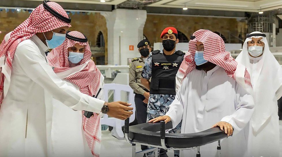 شؤون الحرمين تدشن العربات الجديدة المخصّصة لكبار السن بالمسجد الحرام شؤون الحرمين تدشن العربات الجديدة المخصّصة لكبار السن بالمسجد الحرام