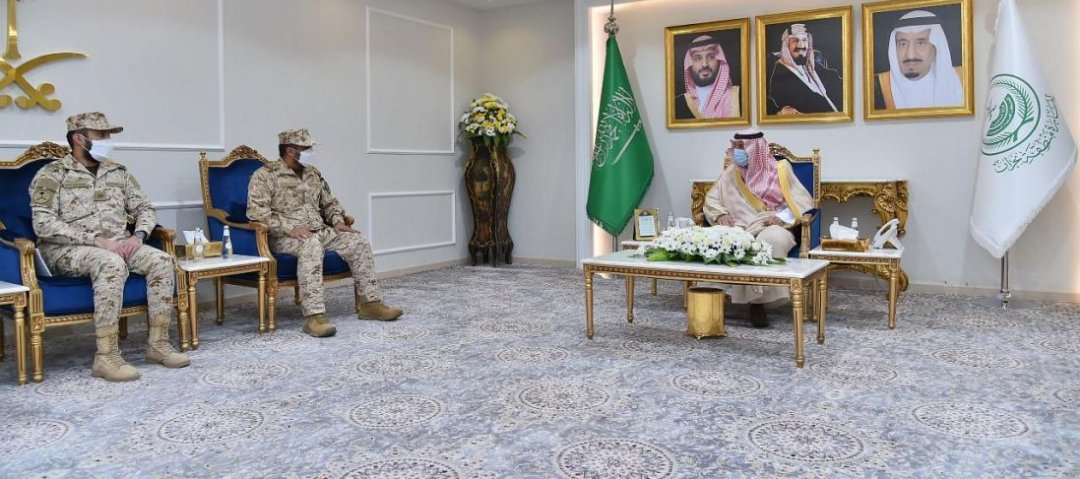 أمير نجران يلتقي قائد لواء الملك عبد العزيز الآلي بالحرس الوطني أمير نجران يلتقي قائد لواء الملك عبد العزيز الآلي بالحرس الوطني