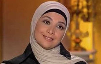 بعد تحريم «حنان ترك» الاحتفال بالكريسماس.. كيف اصبحت «الحسابات المزورة» كابوس يطارد الفنانين؟