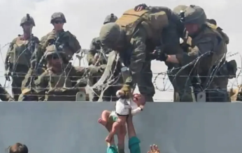 بعد عودته لاقاربه.. نهاية قصة طفل مطار كابل