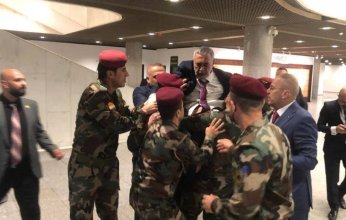 الفوضى تسيطر على أولى جلسات البرلمان العراقي ونقل رئيسه المؤقت للمستشفى