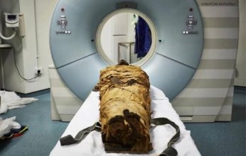 دراسة تكشف كيفية تحنيط مومياء فرعونية وجنينها في أحشائها