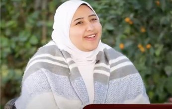أول مصرية مسلمة تغني أغاني الميلاد في كاتدرائية بالولايات المتحدة