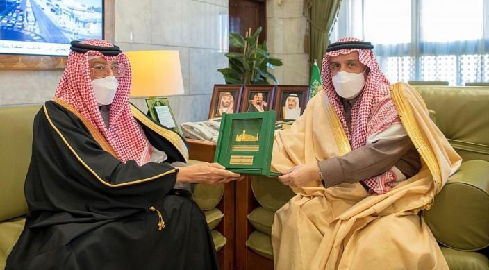 أمير الرياض يلتقي سفير البحرين لدى المملكة بمناسبة انتهاء فترة عمله أمير الرياض يلتقي سفير البحرين لدى المملكة بمناسبة انتهاء فترة عمله