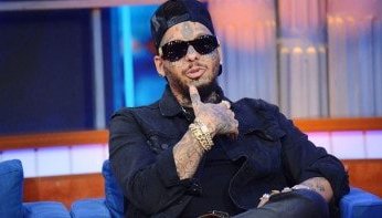 بعد التحقيق معه بـ21 تهمة.. تطورات جديدة بشأن مغني الراب "سواغ مان"