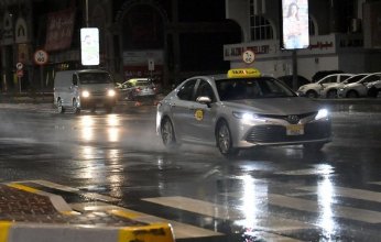 أمطار وغيوم.. طقس باريسي يزين الإمارات (صور وفيديو)