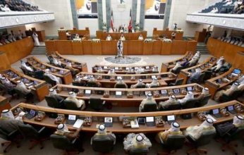 مجلس الأمة الكويتي يبدأ بمناقشة طلب طرح الثقة بوزير الدفاع