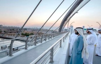 ويؤكد"مستمرون في الارتقاء".. .. حاكم دبي يتفقد جسر إنفينيتي الجديد