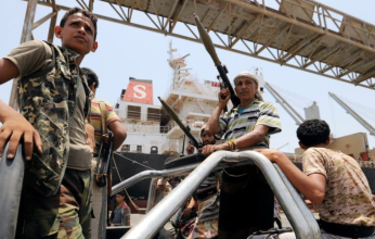 بعد سقوطها المدوي.. ميليشيا الحوثي تعزل اليمن عن العالم بقطع الاتصالات