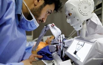 بدون مساعدة بشر.. روبوت يجري جراحة دقيقة بنجاح