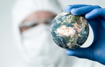 الرئيس السابق لفريق «اللقاحات» في لندن: أوقفوا تطعيمات كورونا