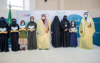 أمير منطقة القصيم بشيد بالتجارب والمشاريع العلمية الطلابية