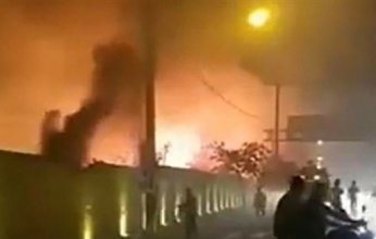 حريق هائل.. انقلاب شاحنة تنقل الوقود في إيران