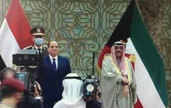 ولي العهد الكويتي يستقبل الرئيس السيسي لدى وصوله الكويت