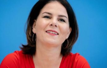 وزيرة الخارجية الألمانية تصل القاهرة.. لأول مرة بعد توليها منصبها