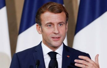 الرئيس الفرنسي يدعو بوتين لوقف العمليات العسكرية الروسية في أوكرانيا فورًا