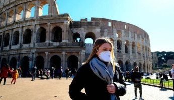 إيطاليا تقرر إلغاء إلزامية ارتداء الكمامات بالأماكن العامة اعتبارا من الجمعة