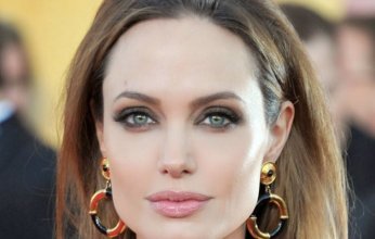 النجمة العالمية انجلينا جولي: أصلي من أجل الشعب الأوكراني