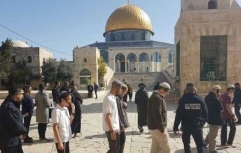 وسط حراسة الاحتلال.. مستوطنون يقتحمون المسجد الأقصى