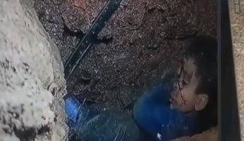 توفير معدات طبية تمهيدا لإخراج ريان بالتزامن مع عمليات الحفر للإنقاذ