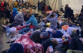 بالفيديو.. مآسى الحرب الروسية الأوكرانية.. إمرأة تلد طفلتها تحت الأرض