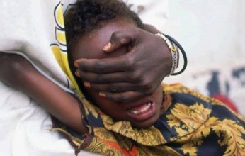 مع اليوم العالمي لمكافحة ختان الإناث.. تعرف على الأضرار الصحية والنفسية