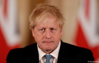 رئيس الوزراء البريطاني ينفي تهوّر حكومته في رفع قيود كورونا