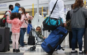 الكويت تعلن اشترطات جديدة للسفر إلى الخارج