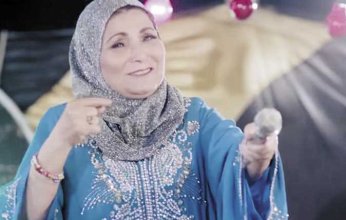 فاطمة عيد تواجه انتقادات حادة بعد مشاركتها في حملة اعلانات "طبيب الكركمين"