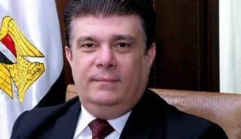 "بتهمة إثارة الفتنة" إحالة مذيع بالتليفزيون المصري للتحقيق وإيقافه عن العمل
