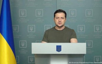 «زيلينسكي».. حكاية ممثل كوميدي حولته روسيا إلى قائد شعبي