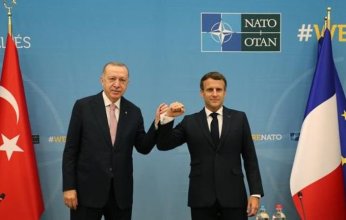 بعد الخلافات والاتهامات المتبادلة.. لهذا السبب تجمع شمل ماكرون واردوغان في بروكسل