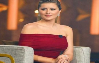 عائشة بن أحمد تكشف كواليس لقائها الأول مع الزعيم عادل إمام