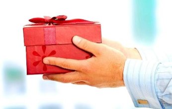 بدون نقود.. كيف تقدم لوالدتك هدية في عيد الأم؟