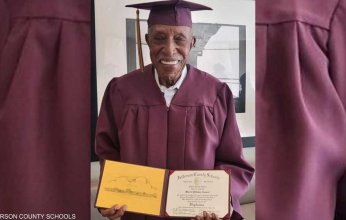 رجل يحصل على شهادة الثانوية العامة بعدما بلغ 101 عام