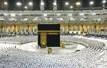 السعودية تقرر إلغاء تصاريح الصلاة في المسجد الحرام وزيارة النبي