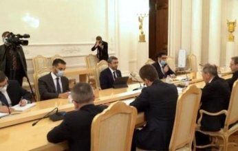 وزير الخارجية الإماراتي يلتقي نظيره الروسي في موسكو