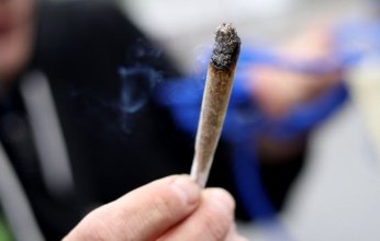 الأمارات: براءة طالب جامعي بعد أن أثبت تدخينه لـ«الحشيش» دون قصد