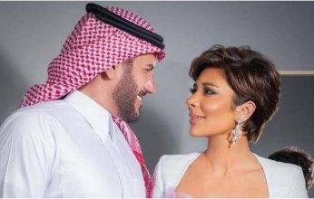 شاهد.. لحظة عفوية ورومانسية تجمع «أصالة» وزوجها في الكويت