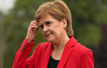 لعدم ارتدائها الكمامة.. بلاغ ضد رئيسة وزراء إسكتلندا