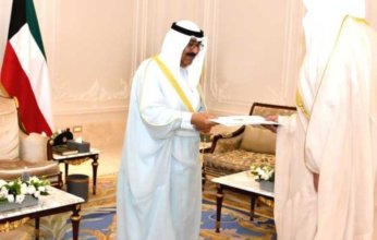 خليجيون وكويتيون يعلقون على استقالة "الحكومة الكويتية"