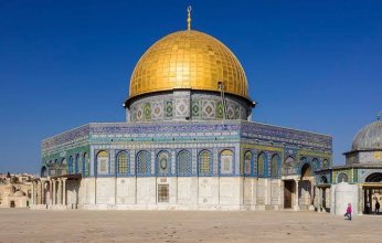 الشرطة الإسرائيلية تعتدي على المصلين والمعتكفين في المسجد الأقصى