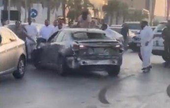 مواطن يقود سيارته عكس السير بالسعودية.. تعرف على النتيجة