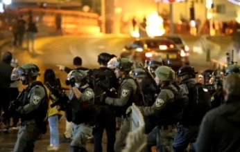 اشتباكات عنيفة بين فلسطينيون و الشرطة الإسرائيلية في القدس الشرقية