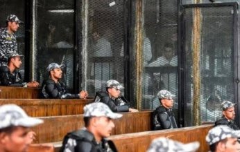 قضية «العائدين من الكويت» تثير نقاشا مصريا حول ملاحقة قيادات الجماعة في الخارج