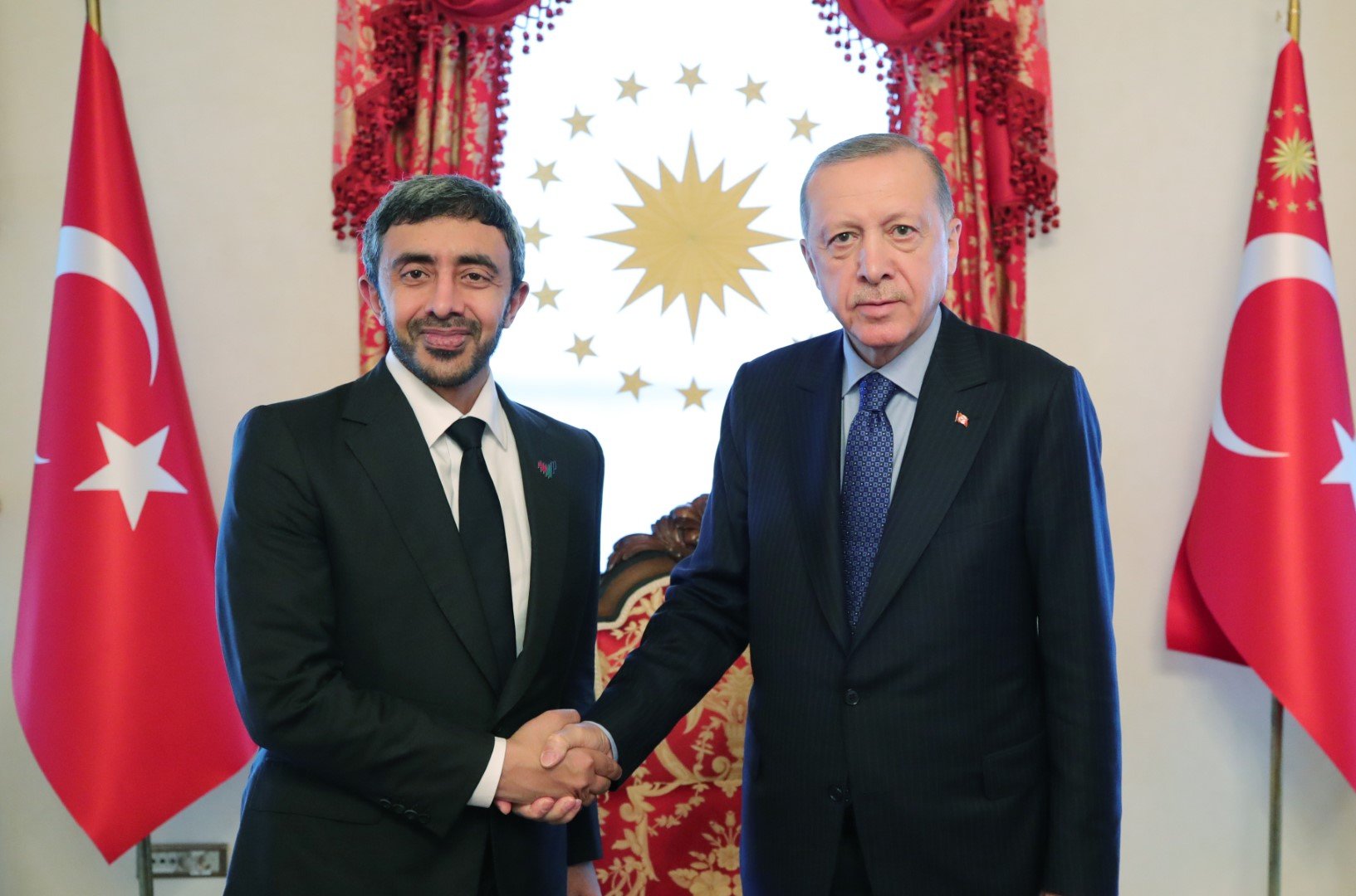 أردوغان وعبد الله بن زايد يؤكدان أهمية تعزيز الجهود المبذولة لتحقيق السلام والاستقرار في المنطقة أردوغان وعبد الله بن زايد يؤكدان أهمية تعزيز الجهود المبذولة لتحقيق السلام والاستقرار في المنطقة